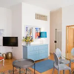 Rent4rest - Downtown Designer's Apartman